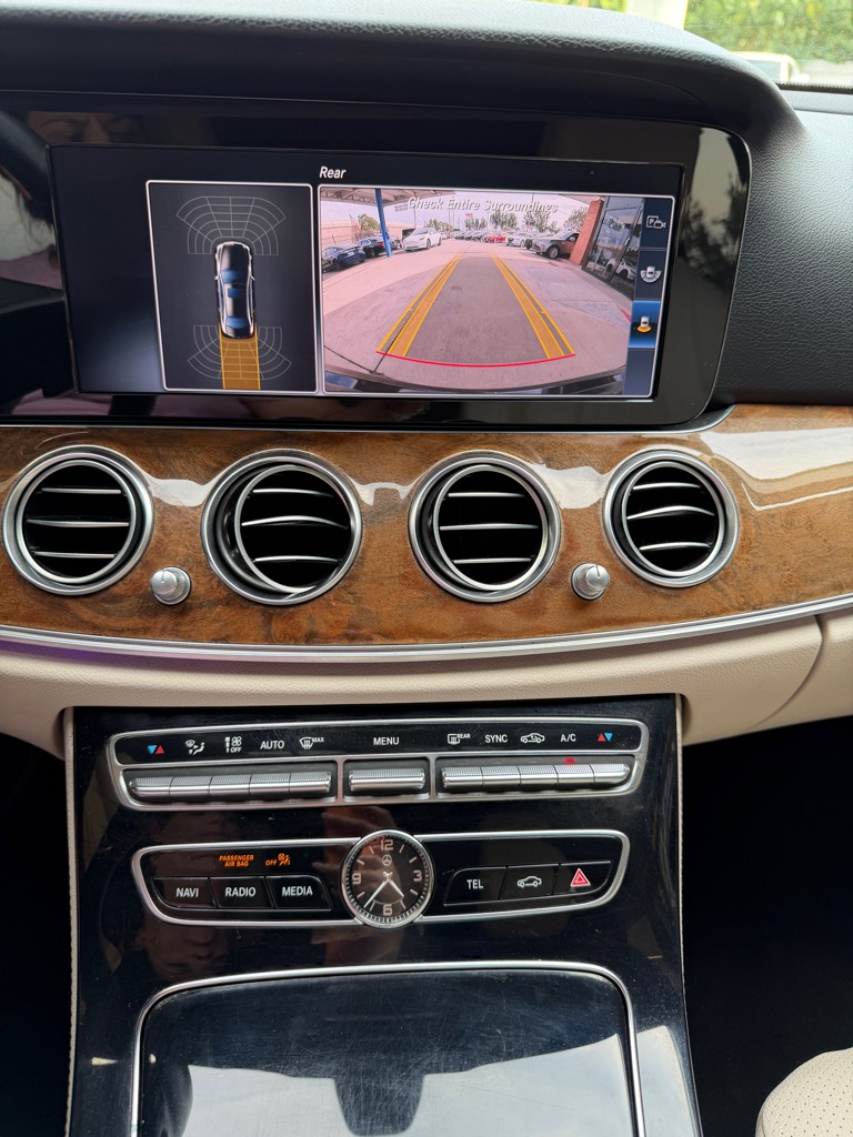 Photo 9 of this MERCEDES-BENZ E-CLASS