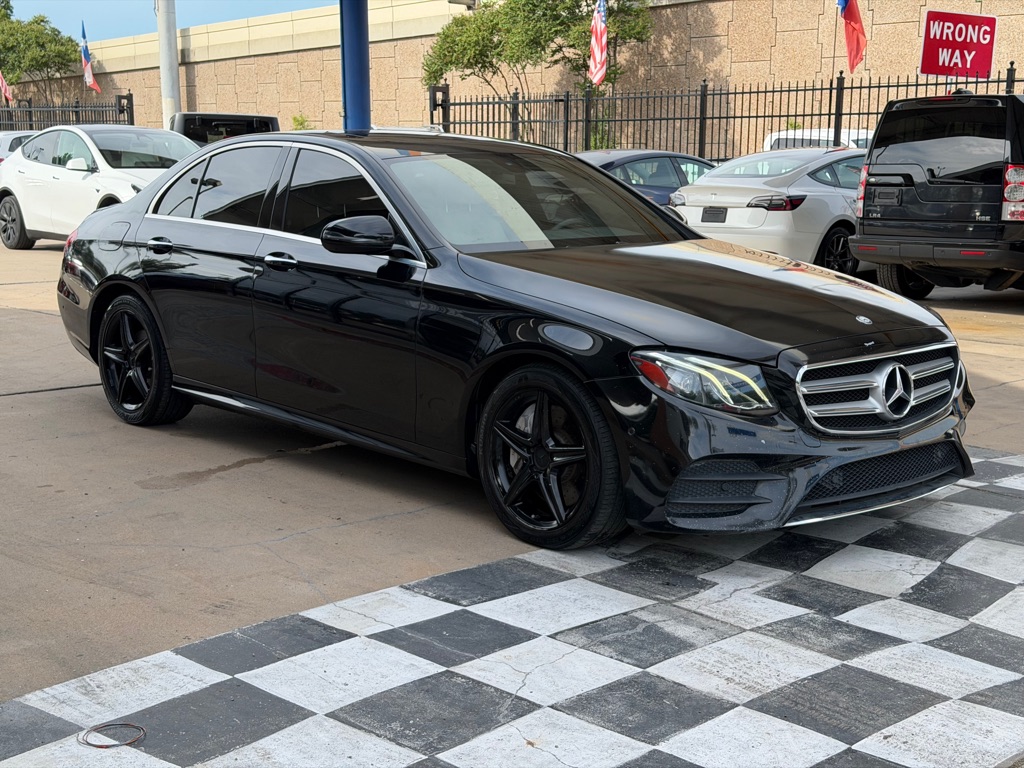 Photo 6 of this MERCEDES-BENZ E-CLASS
