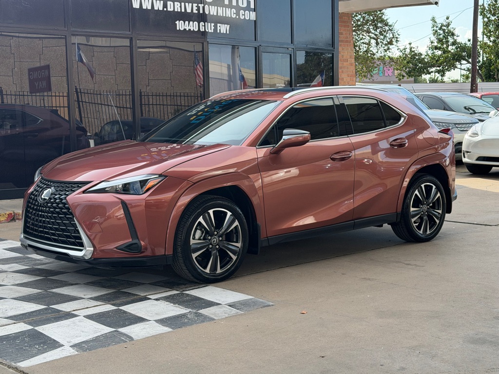 Photo 2 of this LEXUS UX