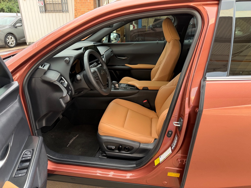 Photo 7 of this LEXUS UX