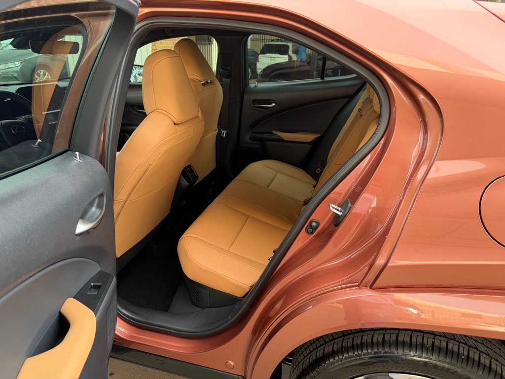 Photo 8 of this LEXUS UX