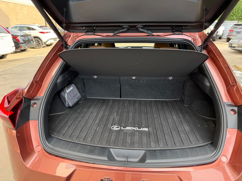 Photo 21 of this LEXUS UX