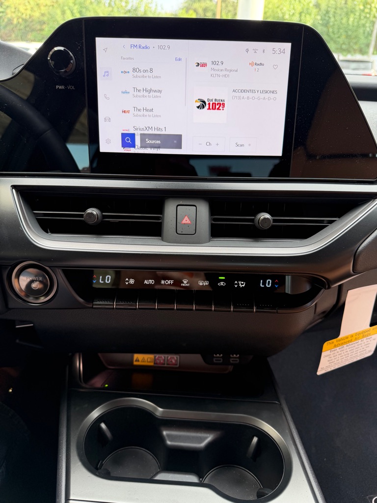 Photo 19 of this LEXUS UX