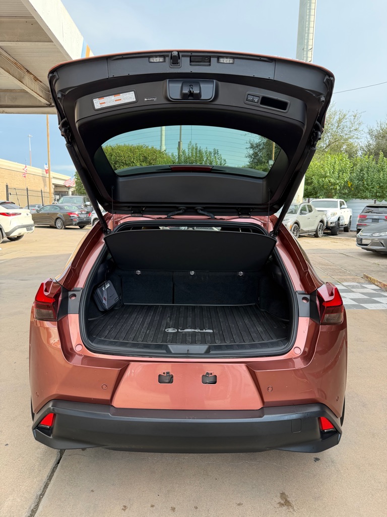 Photo 20 of this LEXUS UX