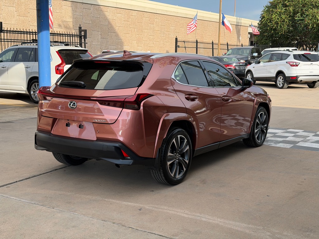 Photo 5 of this LEXUS UX