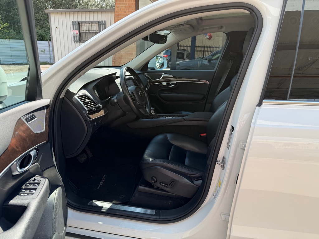 Photo 7 of this VOLVO XC90