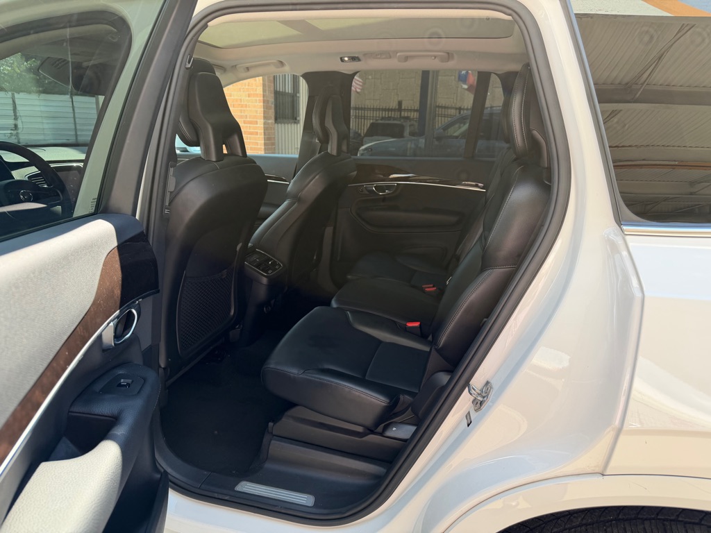 Photo 8 of this VOLVO XC90