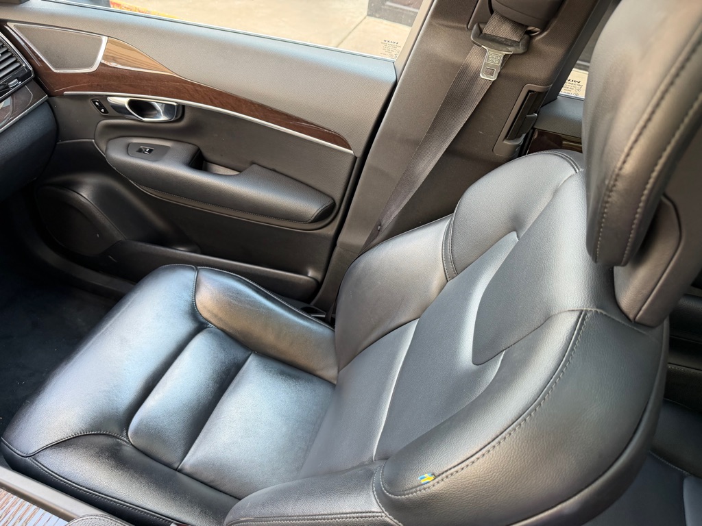 Photo 15 of this VOLVO XC90