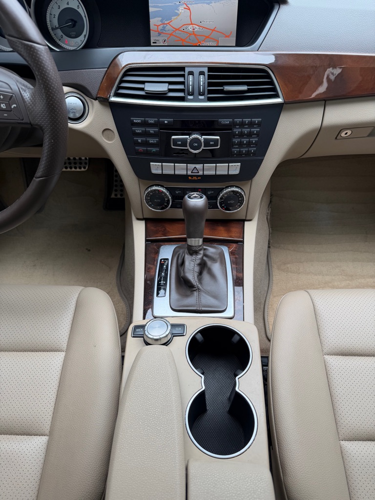 Photo 20 of this MERCEDES-BENZ C-CLASS