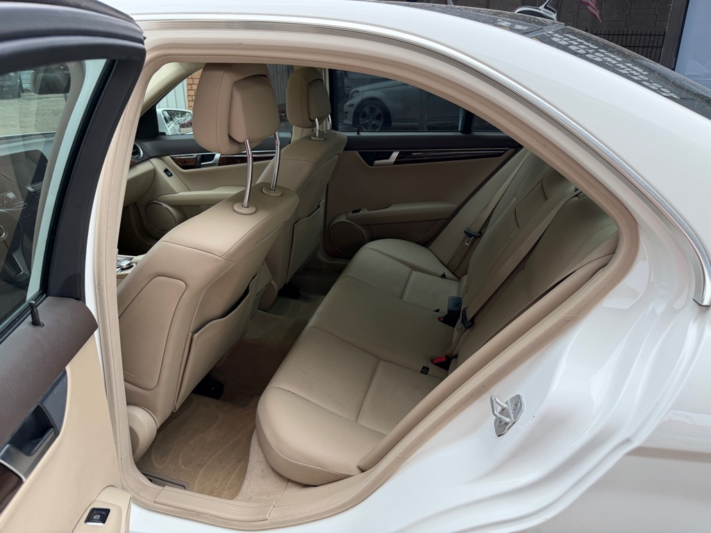Photo 8 of this MERCEDES-BENZ C-CLASS