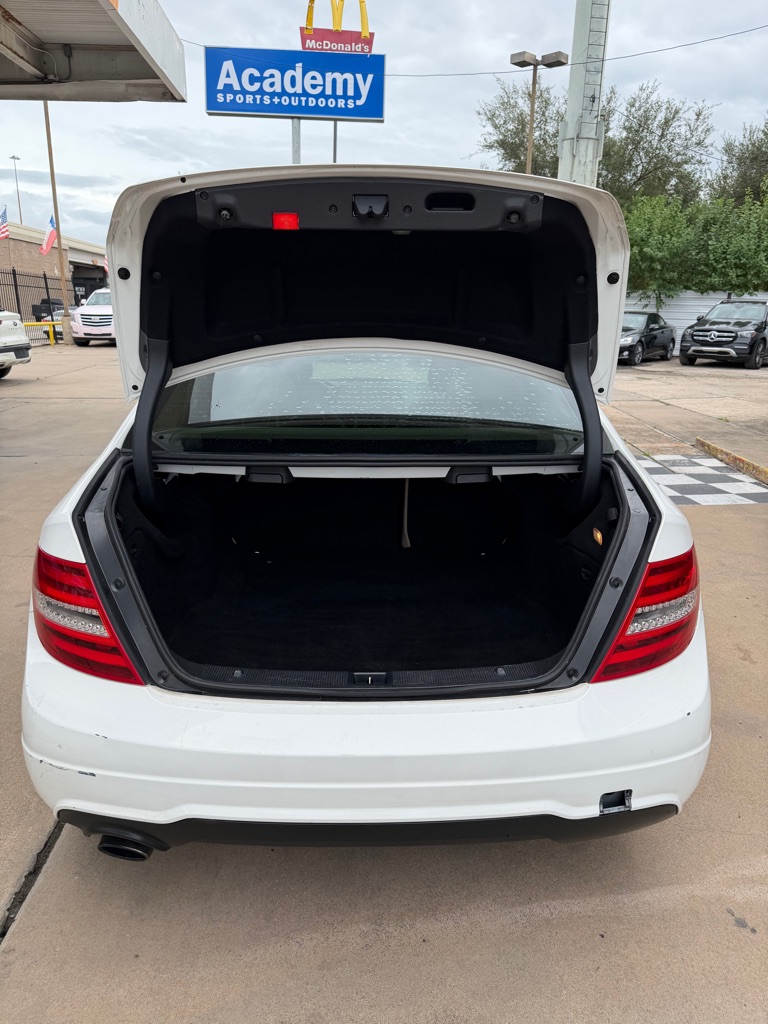 Photo 21 of this MERCEDES-BENZ C-CLASS