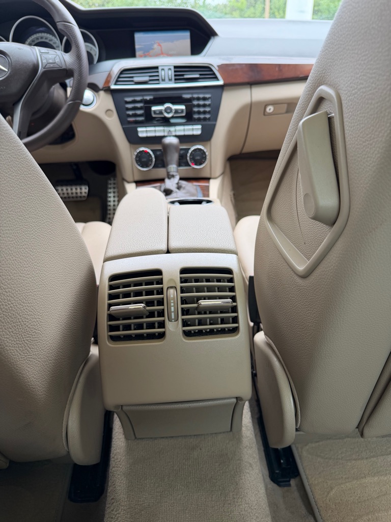 Photo 16 of this MERCEDES-BENZ C-CLASS