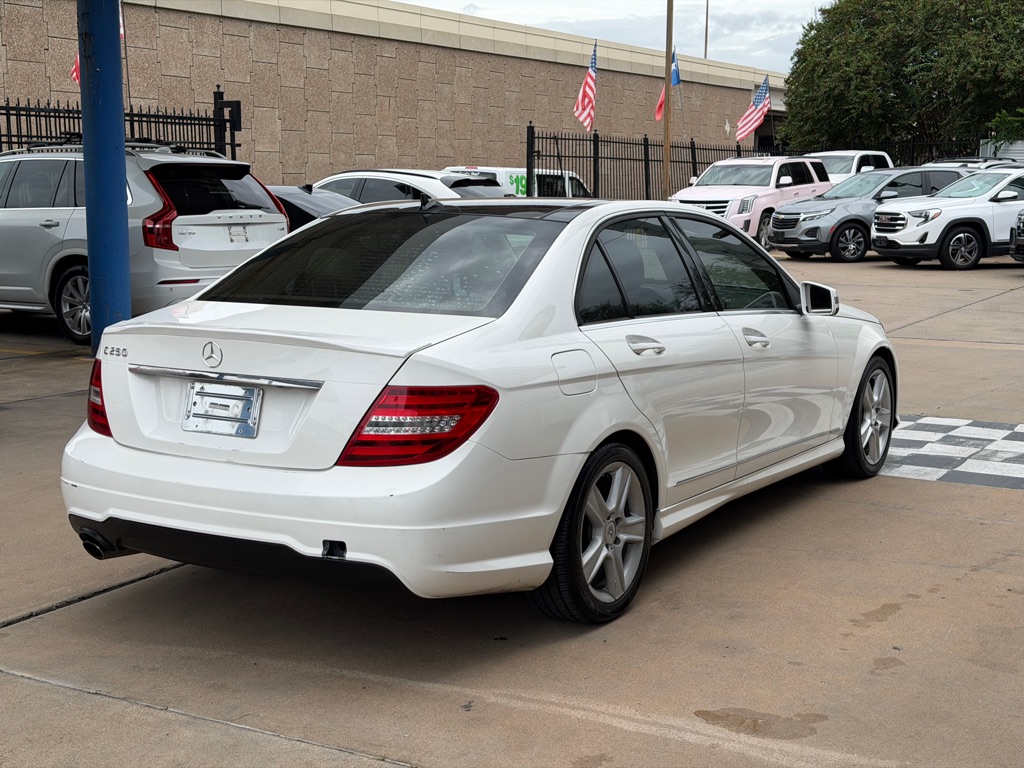 Photo 4 of this MERCEDES-BENZ C-CLASS