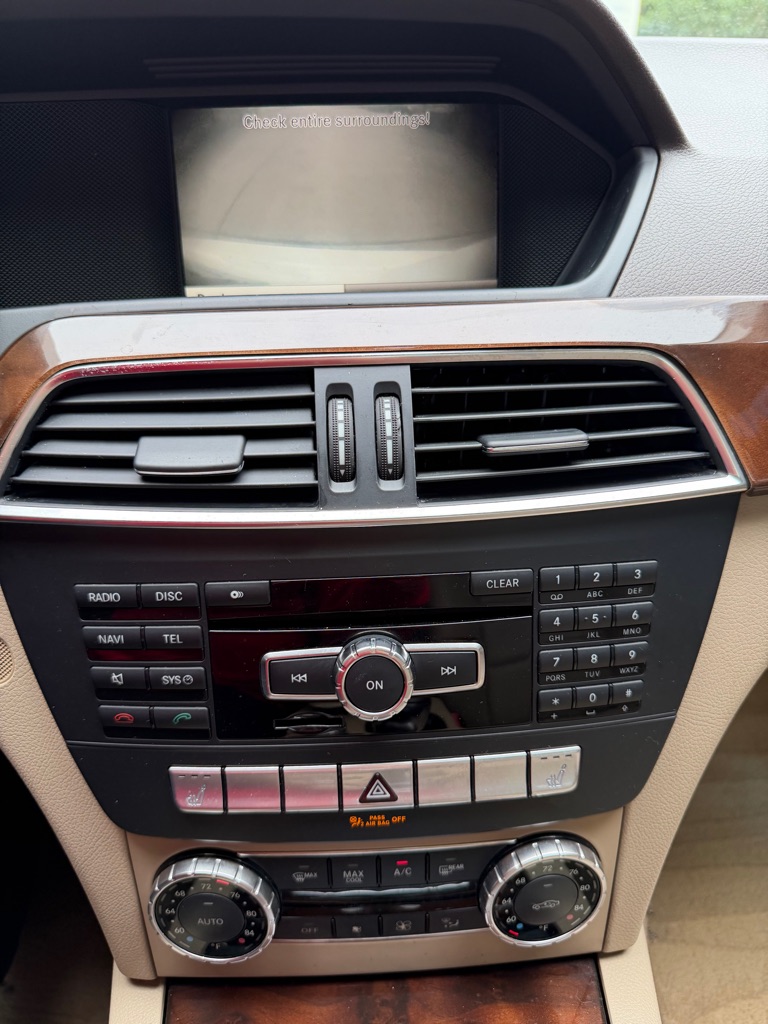 Photo 14 of this MERCEDES-BENZ C-CLASS