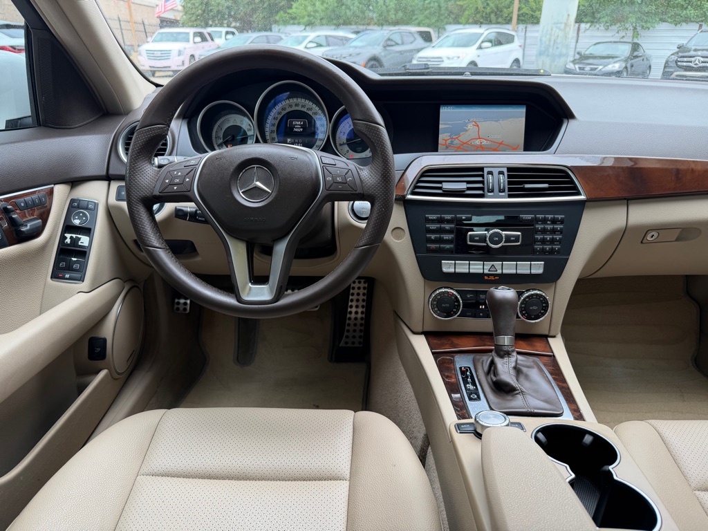 Photo 17 of this MERCEDES-BENZ C-CLASS