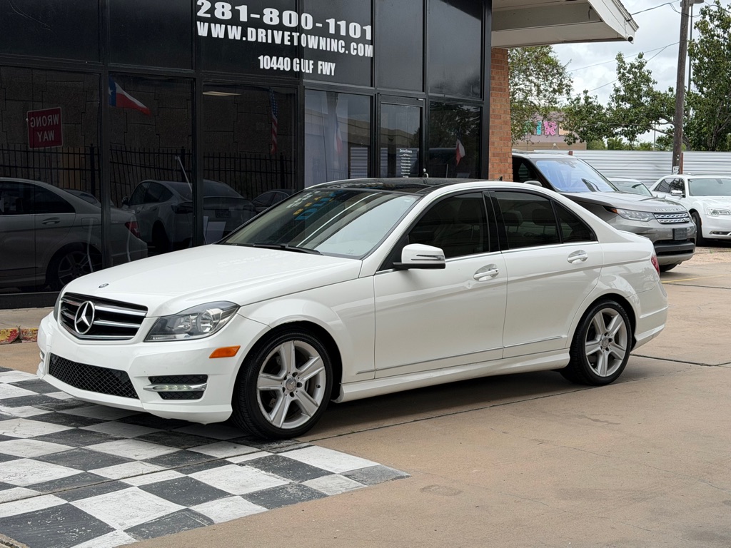 Photo 2 of this MERCEDES-BENZ C-CLASS