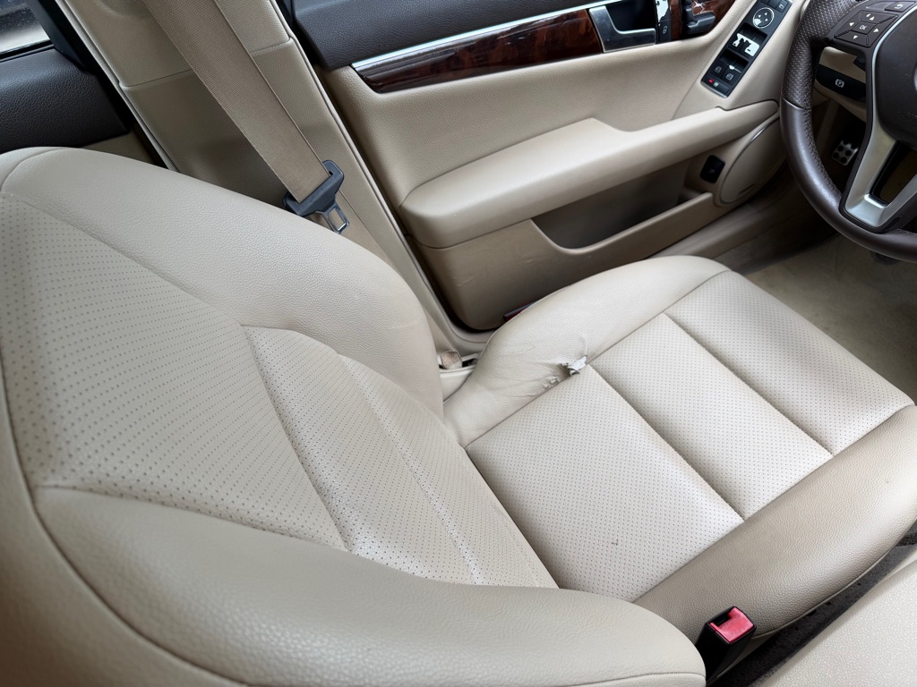 Photo 19 of this MERCEDES-BENZ C-CLASS