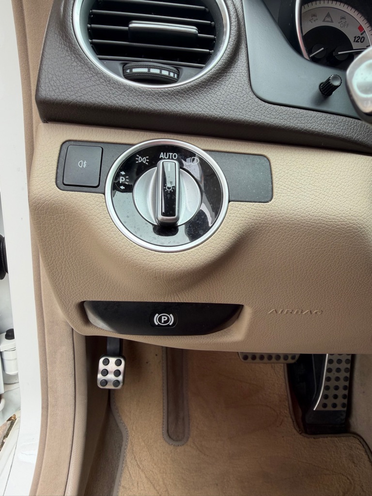 Photo 9 of this MERCEDES-BENZ C-CLASS