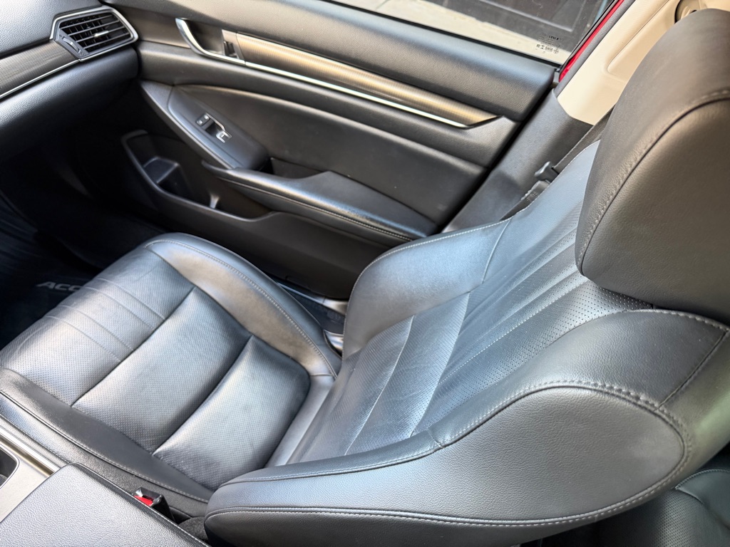 Photo 17 of this HONDA ACCORD