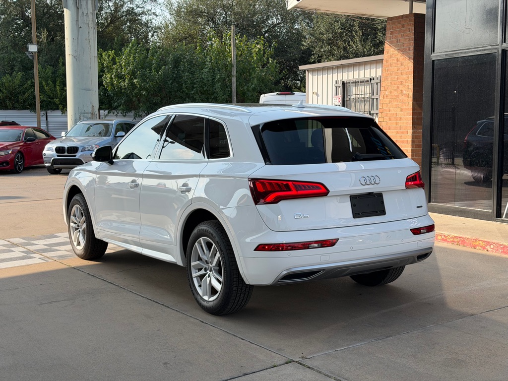 Photo 2 of this AUDI Q5