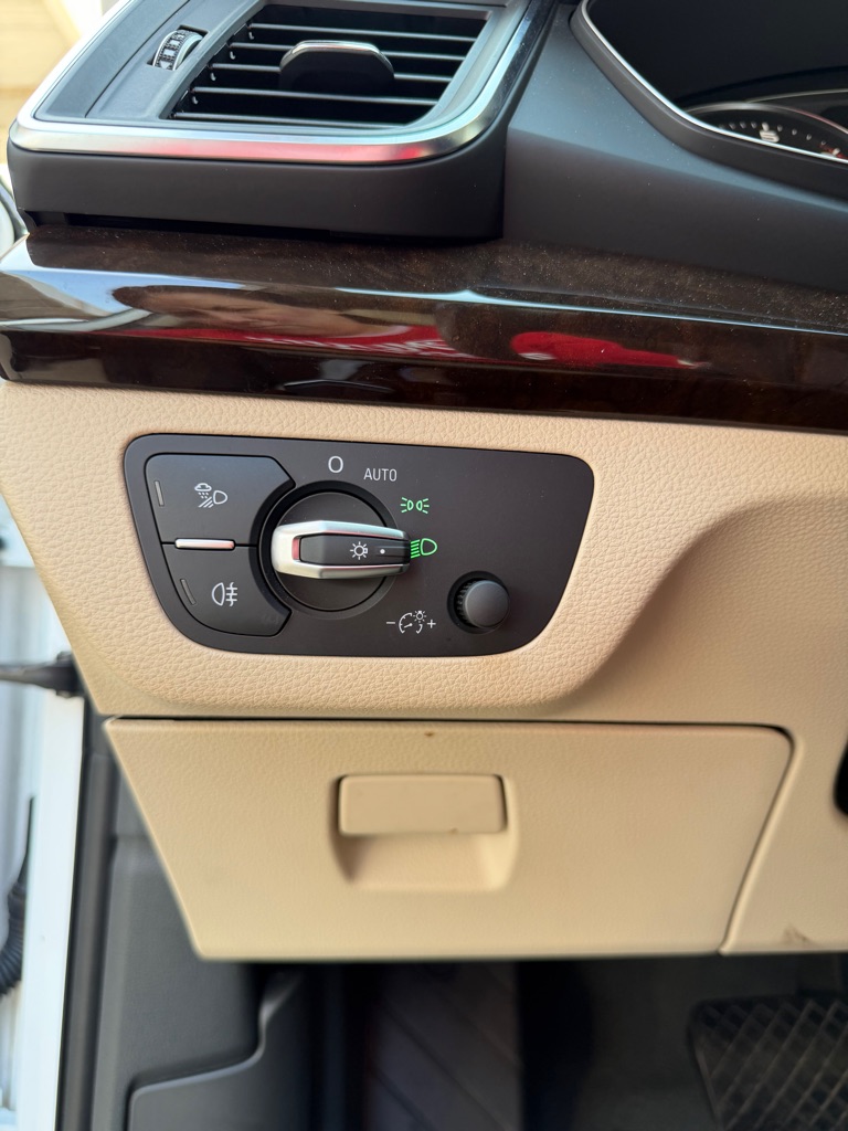 Photo 12 of this AUDI Q5