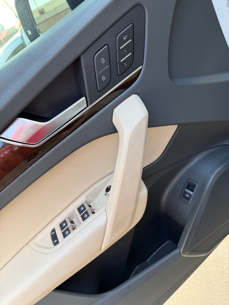 Photo 13 of this AUDI Q5