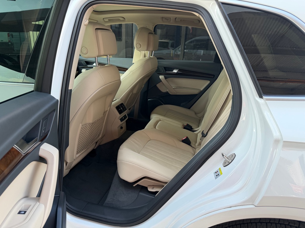 Photo 7 of this AUDI Q5