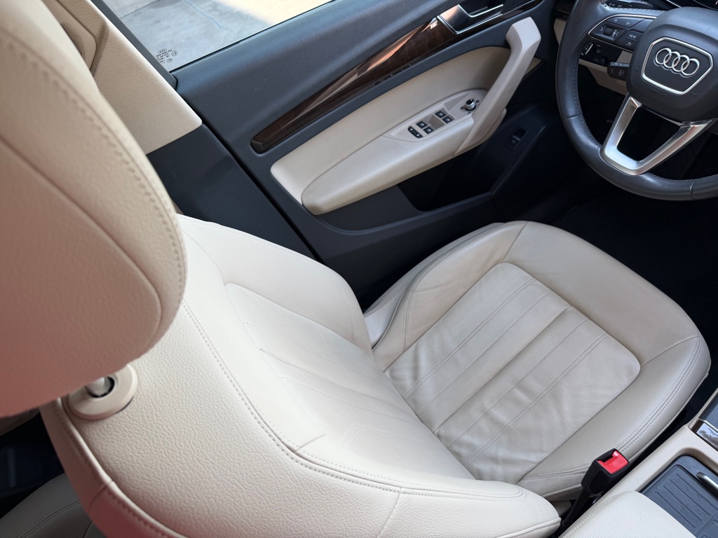 Photo 18 of this AUDI Q5