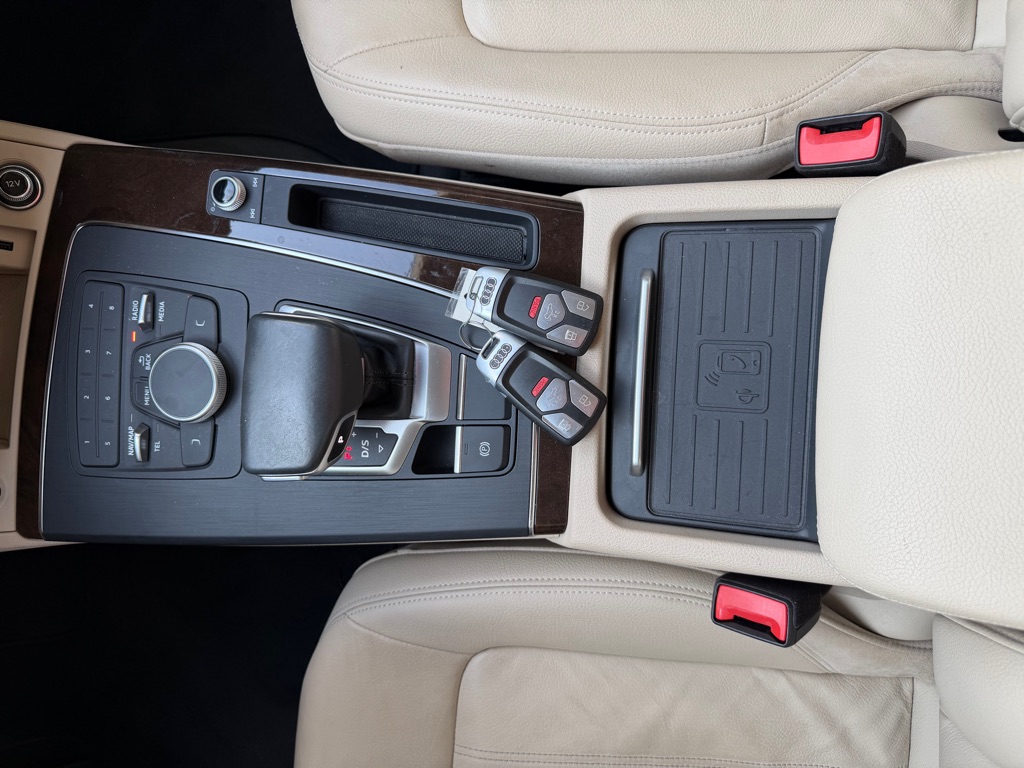 Photo 19 of this AUDI Q5