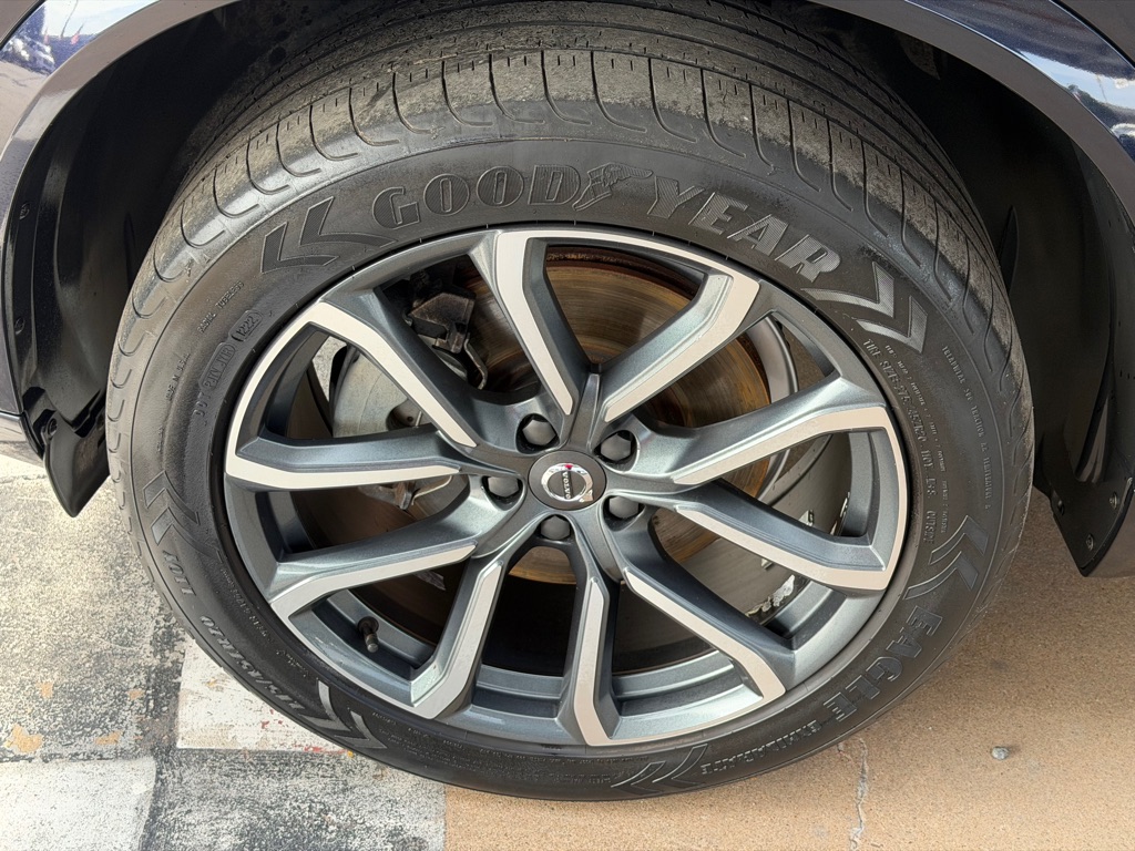 Photo 26 of this VOLVO XC90