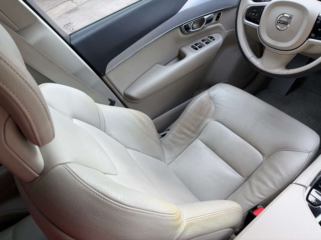 Photo 21 of this VOLVO XC90