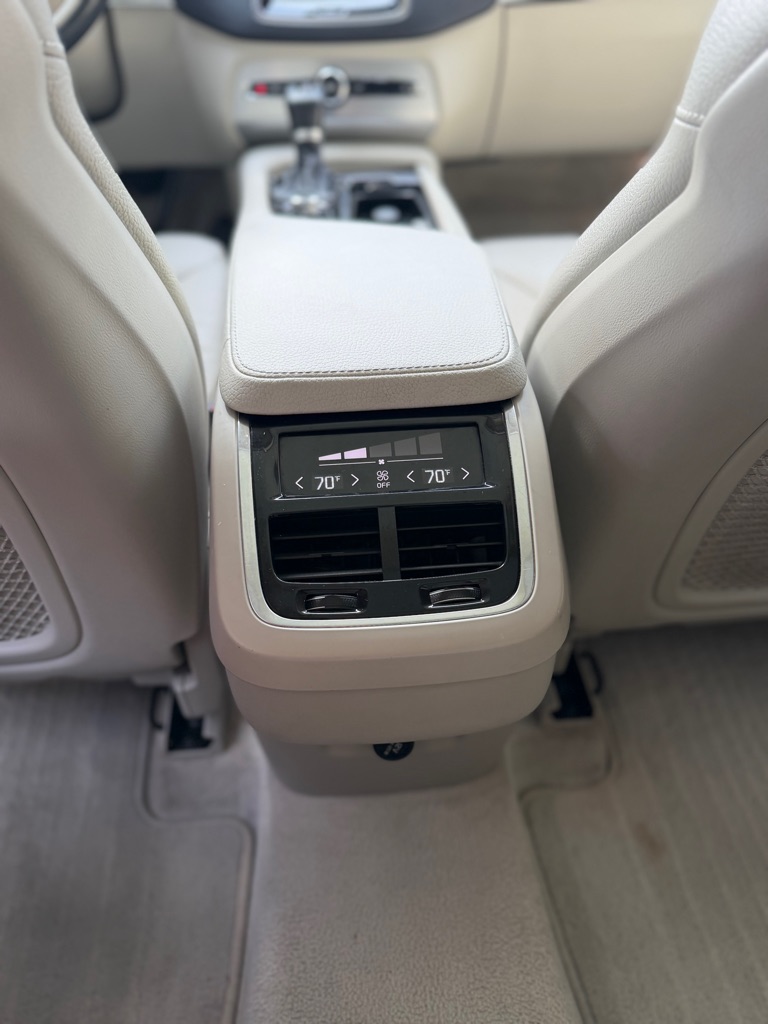 Photo 15 of this VOLVO XC90
