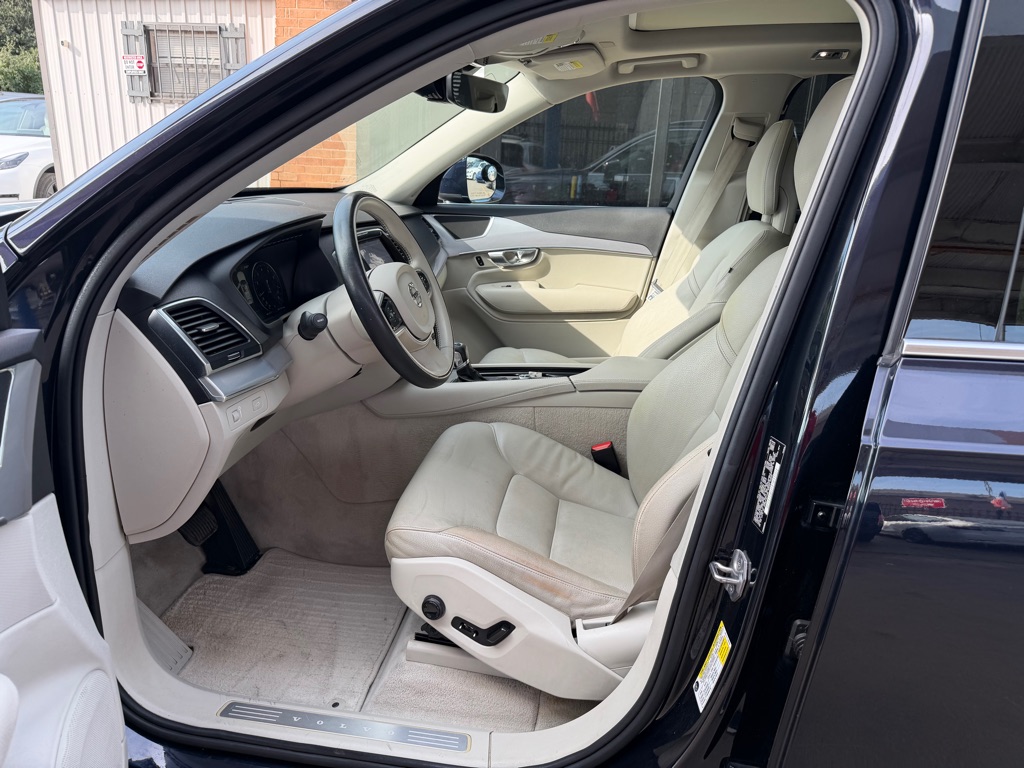 Photo 7 of this VOLVO XC90
