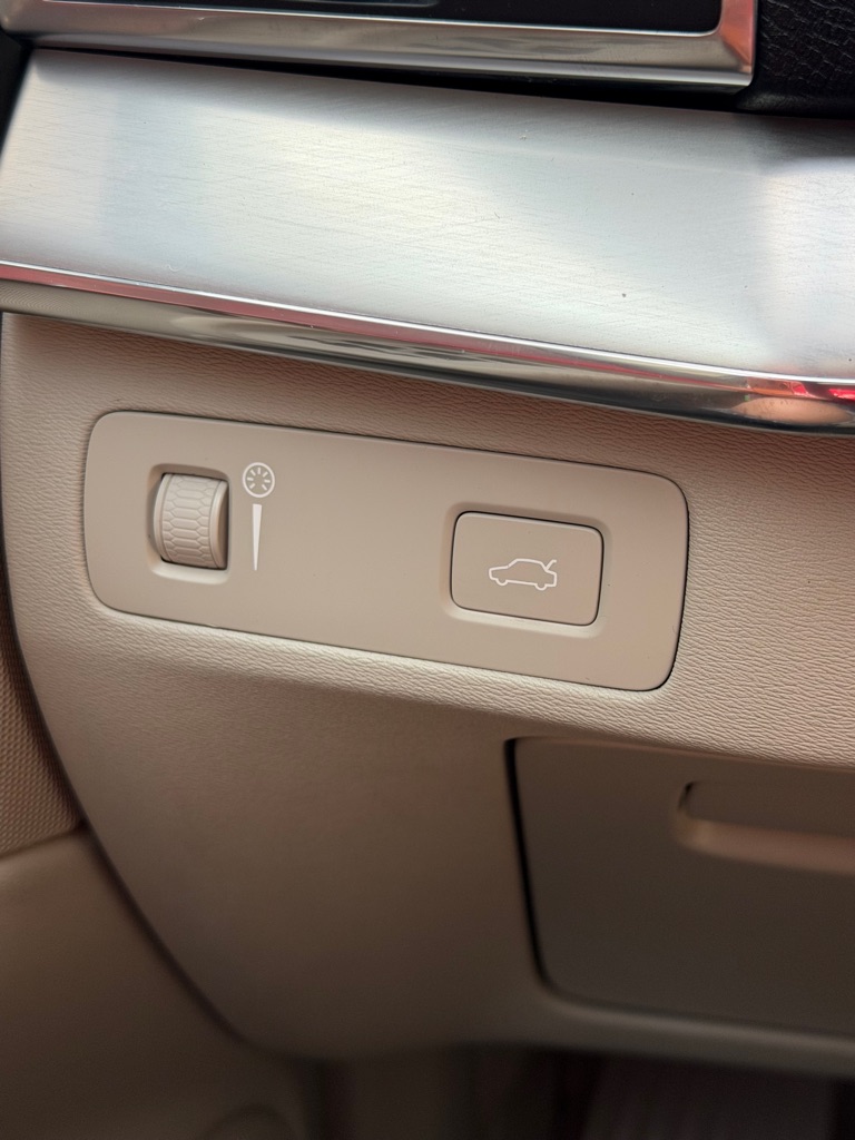 Photo 13 of this VOLVO XC90