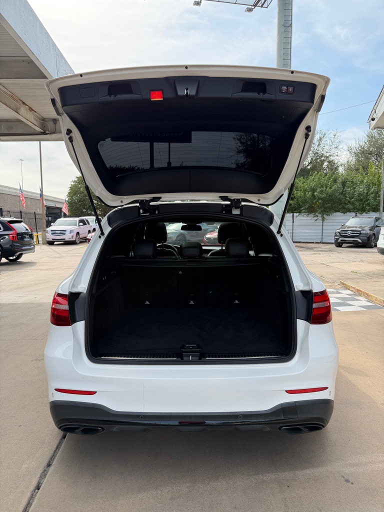Photo 19 of this MERCEDES-BENZ GLC