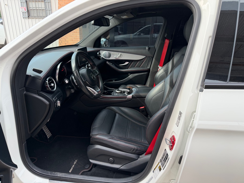 Photo 6 of this MERCEDES-BENZ GLC