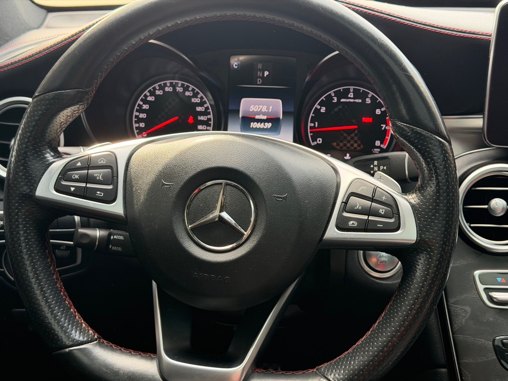 Photo 17 of this MERCEDES-BENZ GLC