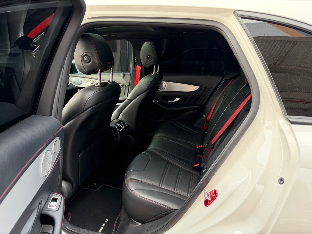 Photo 7 of this MERCEDES-BENZ GLC