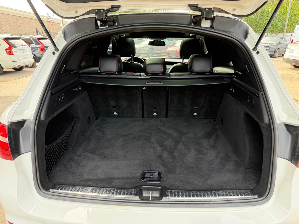 Photo 20 of this MERCEDES-BENZ GLC