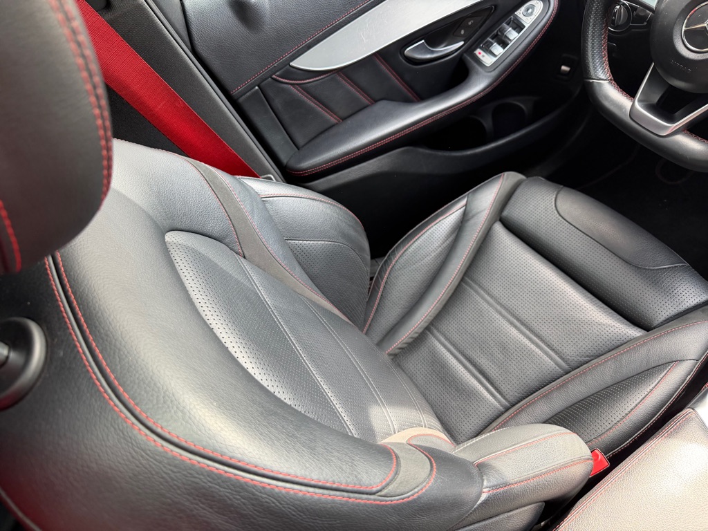 Photo 15 of this MERCEDES-BENZ GLC