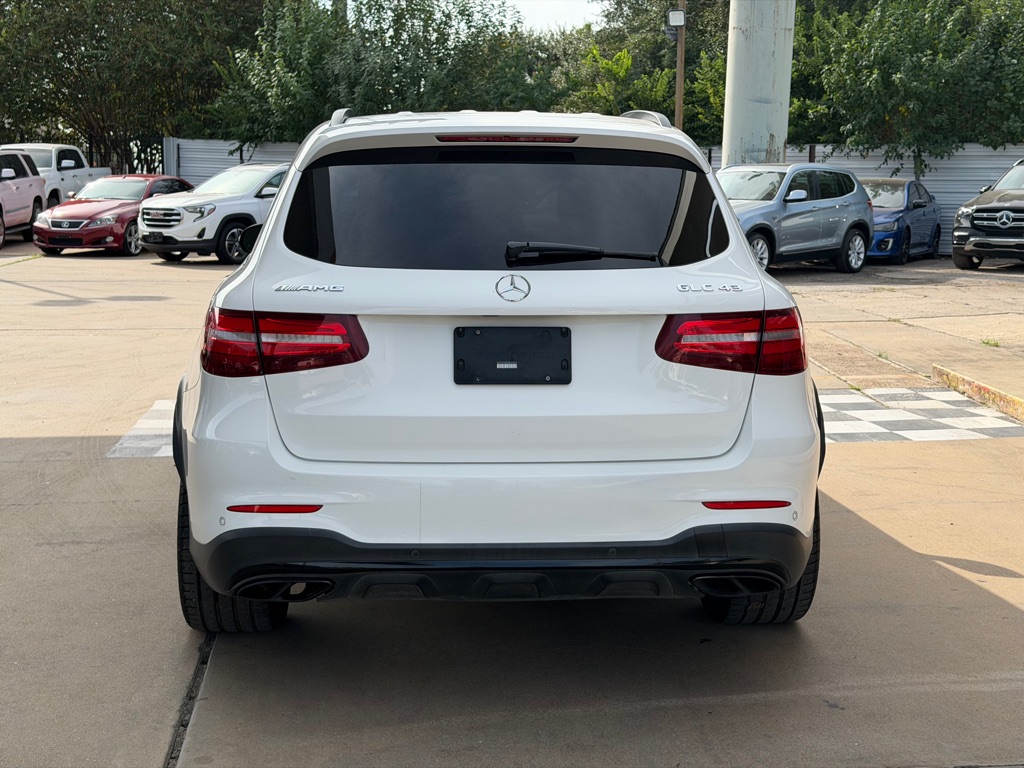 Photo 3 of this MERCEDES-BENZ GLC