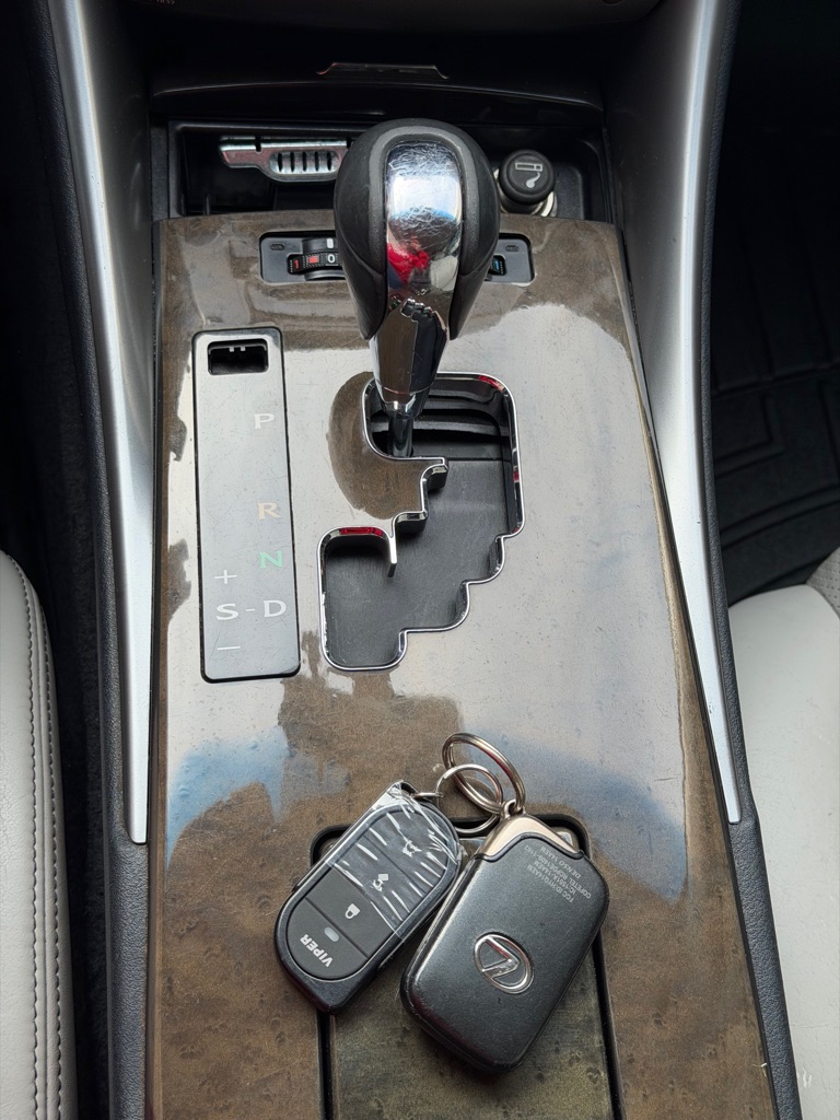 Photo 13 of this LEXUS IS