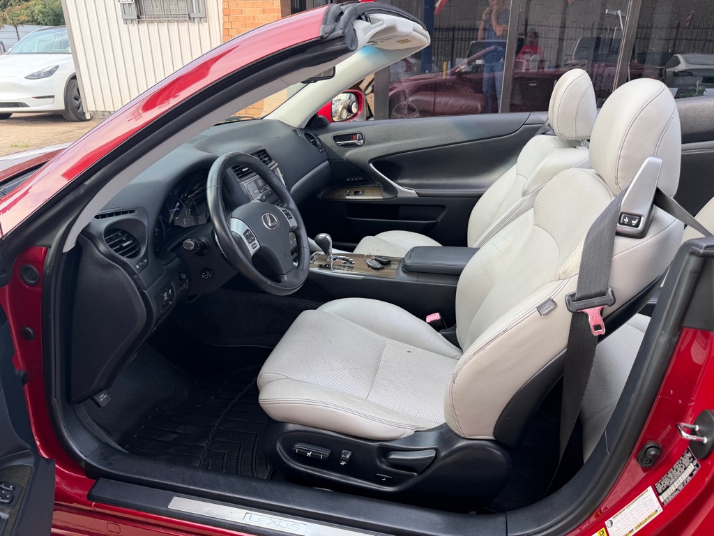 Photo 8 of this LEXUS IS