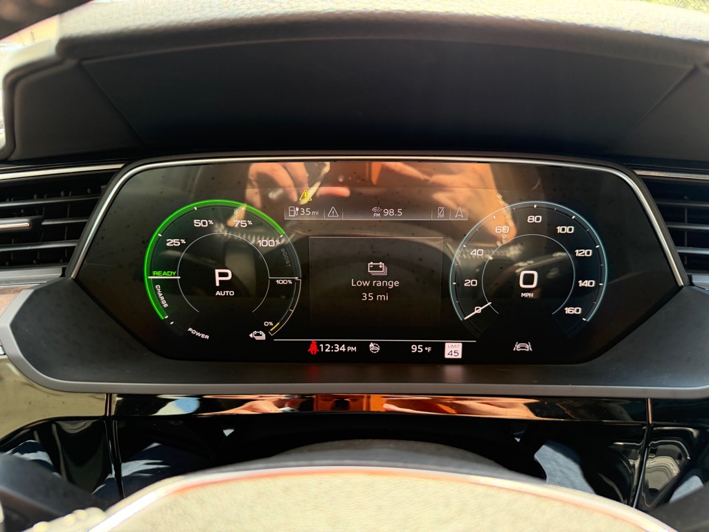 Photo 10 of this AUDI E-TRON