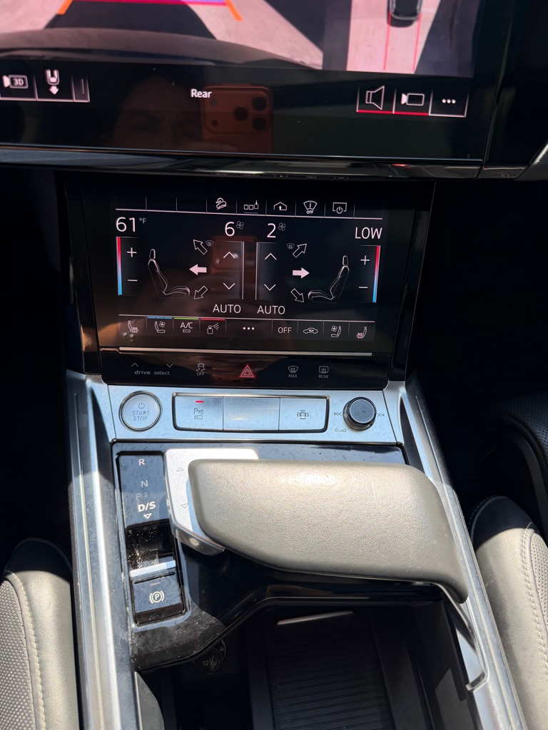 Photo 16 of this AUDI E-TRON