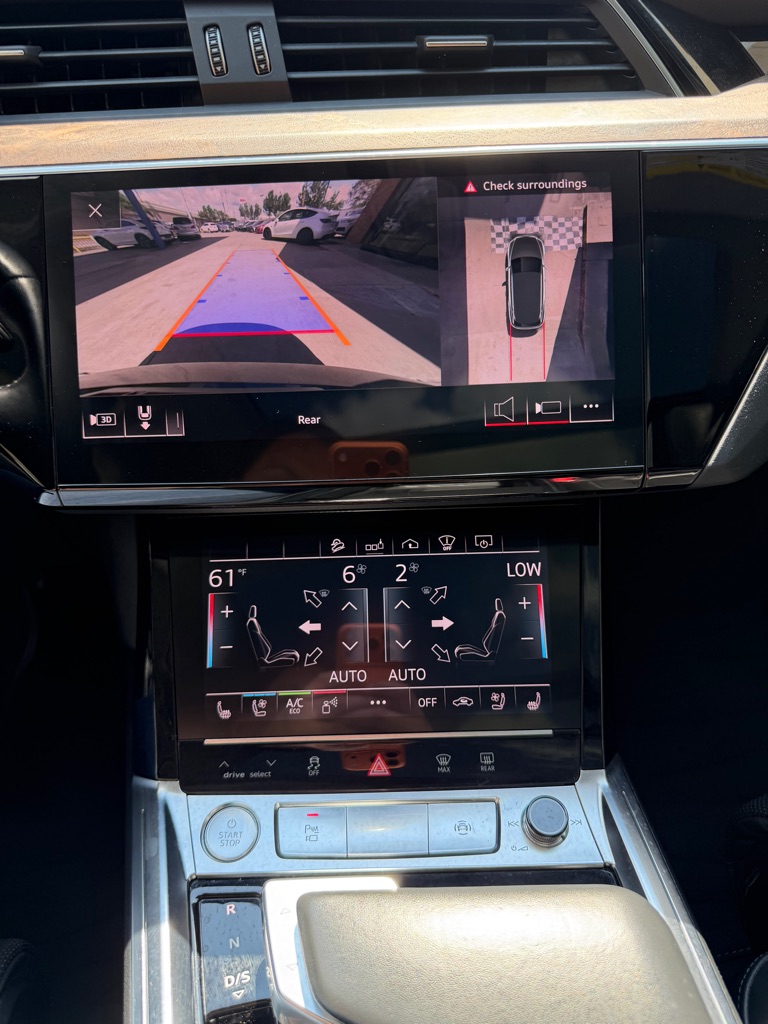 Photo 15 of this AUDI E-TRON