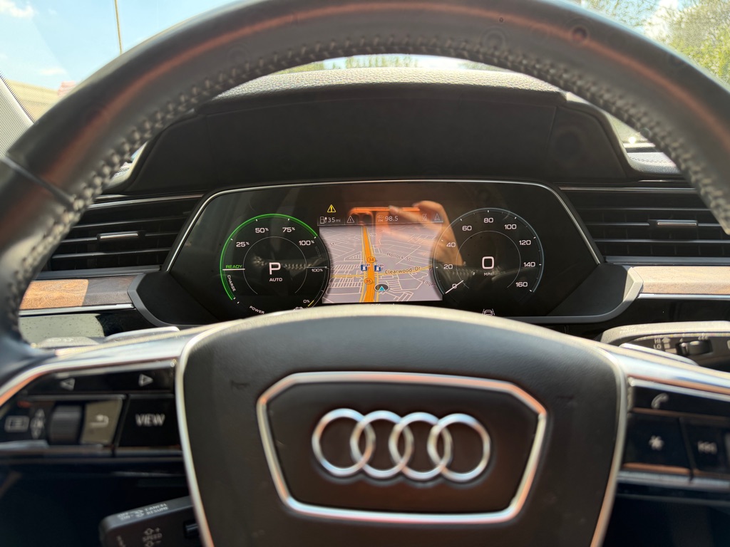 Photo 11 of this AUDI E-TRON