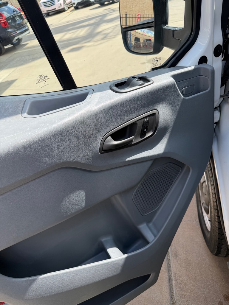 Photo 9 of this FORD TRANSIT