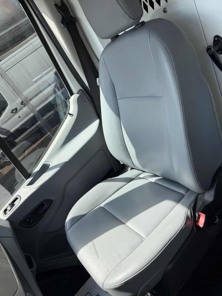 Photo 16 of this FORD TRANSIT