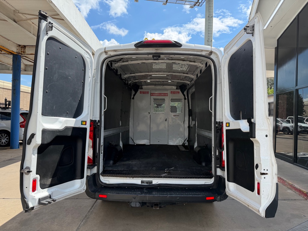 Photo 19 of this FORD TRANSIT